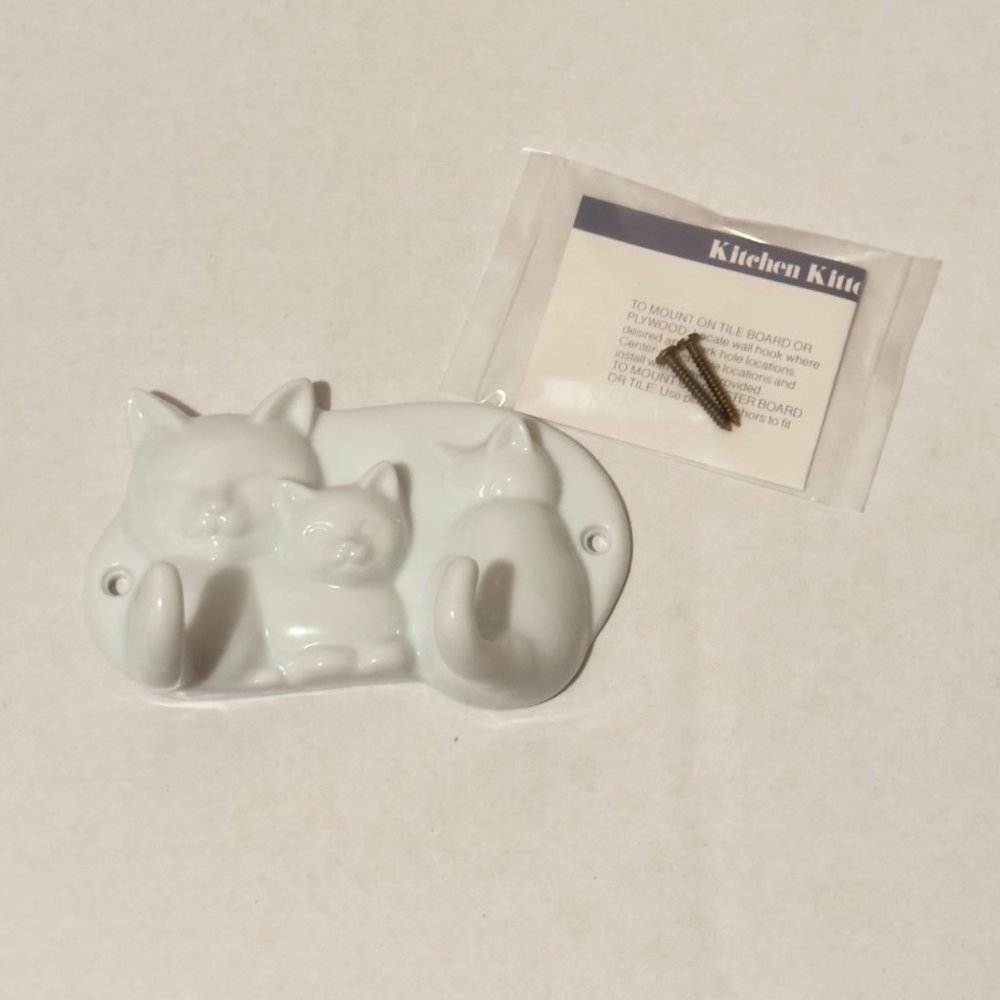 Vintage Avon White Cat Figurine Ceramic Key Holder Hook Wall Plaque New - Picture 6 of 7
